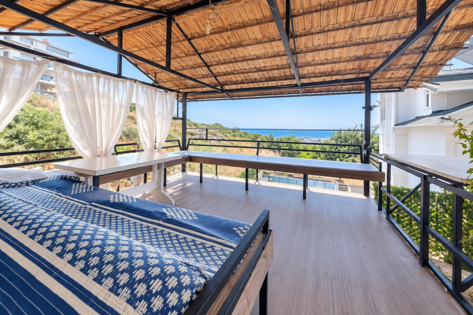 Вилла в Алании рядом с надписью I ❤️ Alanya